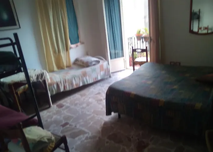 Cozy Large Room For Five People